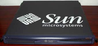 SUN MIcrosystems SunFire V100 Server, UltraSPARC-IIe 648MHz CPU, 1GB RAM, 40GB HDD, Debian 7.1 installiert
