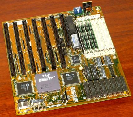 486 Mainboard mit Intel 486-DX33 CPU, 4MB RAM, 7x ISA-Bus, UMC-Chipsatz, AmiBios 1991