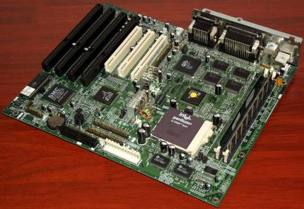 IBM Aptiva 2137 Acer V58XA Mainboard, Intel Pentium 166MHz CPU, 256MB SDRAM, ALI M1533, ATI 3D Rage Pro PCI onBoard Grafik, Crystal Sound, Bios v3.0 IBM5D000-M12-971029-R02-G0-B0, JW3EN2G 1997