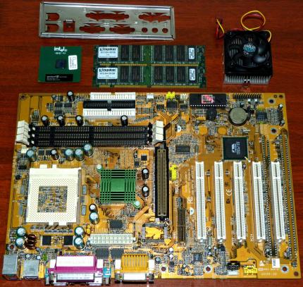 Biostar M6VCG Rev. 1.2 Sockel 370 Mainboard, Intel Pentium III 933MHz CPU sSpec: SL4C9, Kingston 256MB KTC-EN133-128 RAM, Sounblaster on-Board, VIA 694X & VT82C686A AGP USB, Cooler Master Lüfter, Award Bios 2000