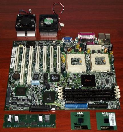 Hewlett-Packard E 800 NetServer Mainboard Asus CUR-DLS Rev. 1.03 mit Dual Pentium III 733MHz CPU, HP 128MB RAM, ATI Rage XL on-Board Grafik, Symbios SYM53C896 SCSI-Controller, Phoenix Bios 2000