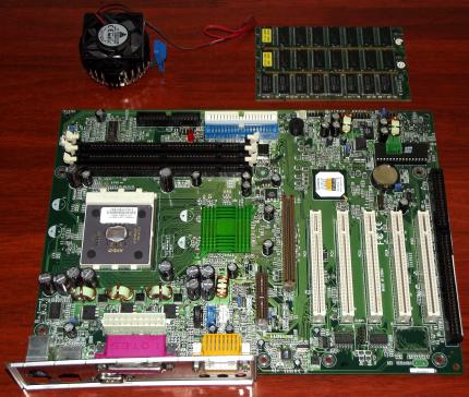 QDI Legend K7V8363 KinetiZ 7B mit AMD Athlon 900MHz CPU, 384MB SDRAM, Kühler, VIA Apollo KT-133, Sockel A, Award Bios 1999