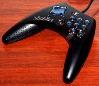 Logitech Wingman Gamepad P/N: 863169 mit USB Adapter